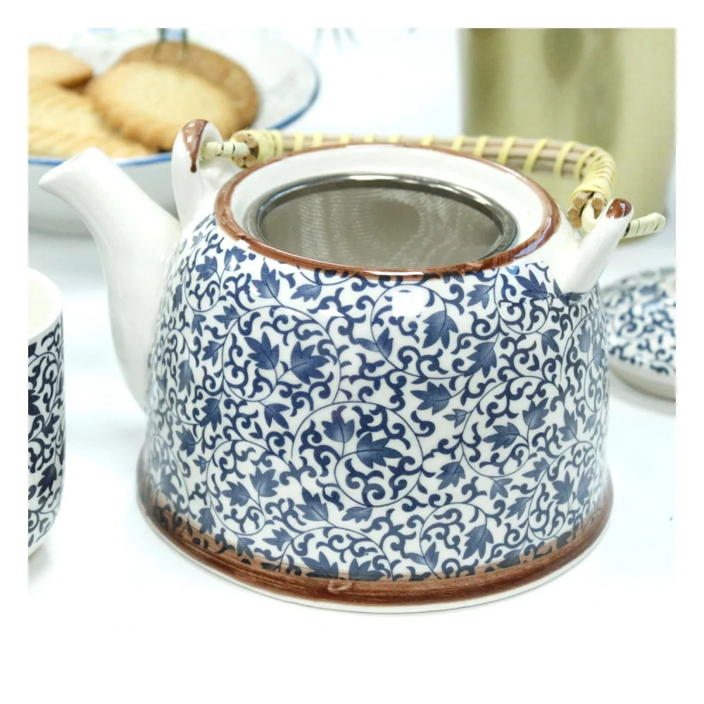 Service à thé — motif bleu — détail