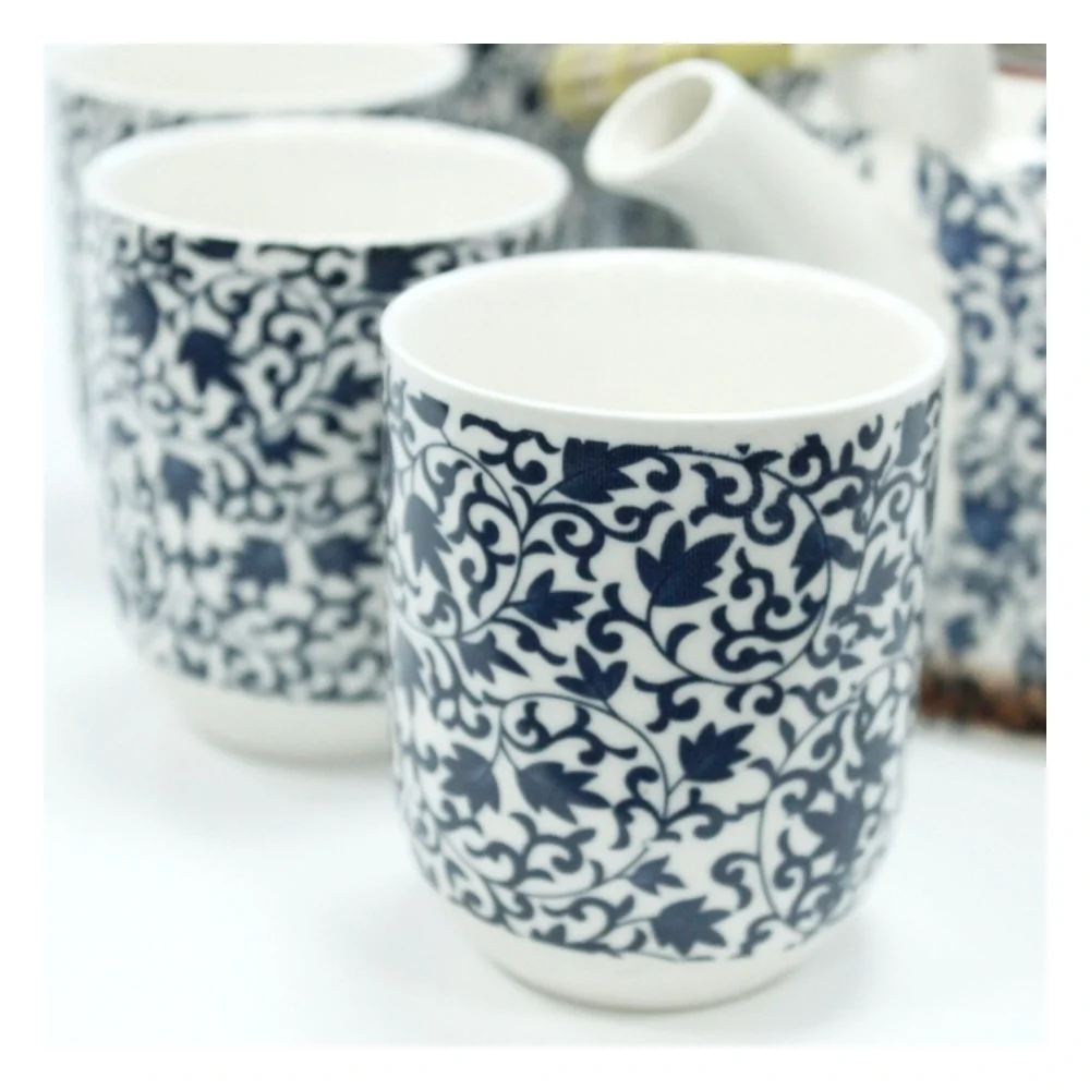 Service à thé — motif bleu — détail