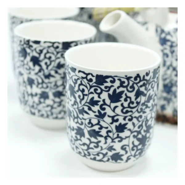 Service à thé — motif bleu — détail