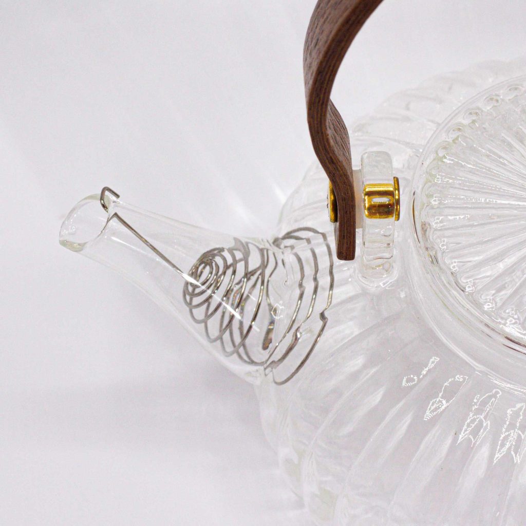 Théière en verre avec infuseur perle nervurée transparente 850 ml, vue de trois quarts