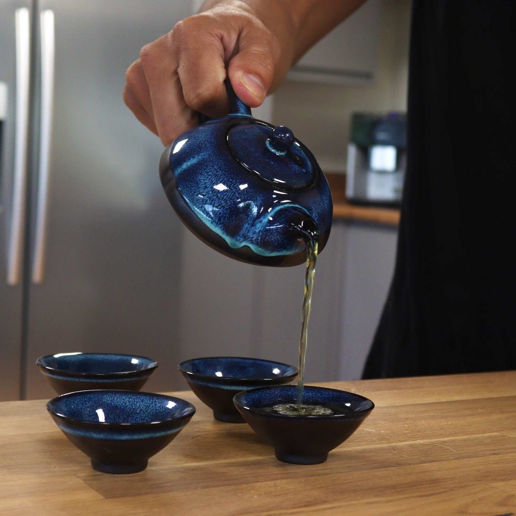 Service à thé théière et quatre tasses — Céramique, vue d’ensemble