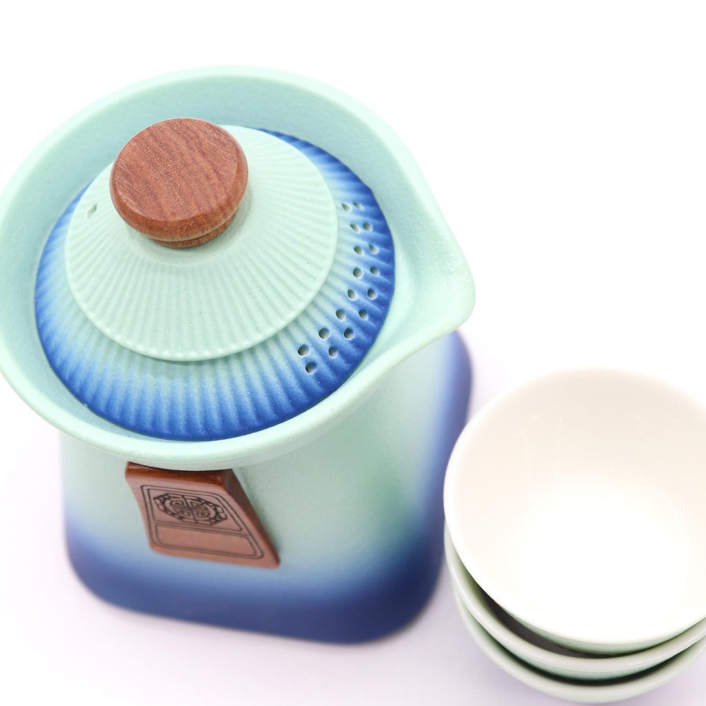 Service à thé trois tasses – bleu, vue de trois quarts