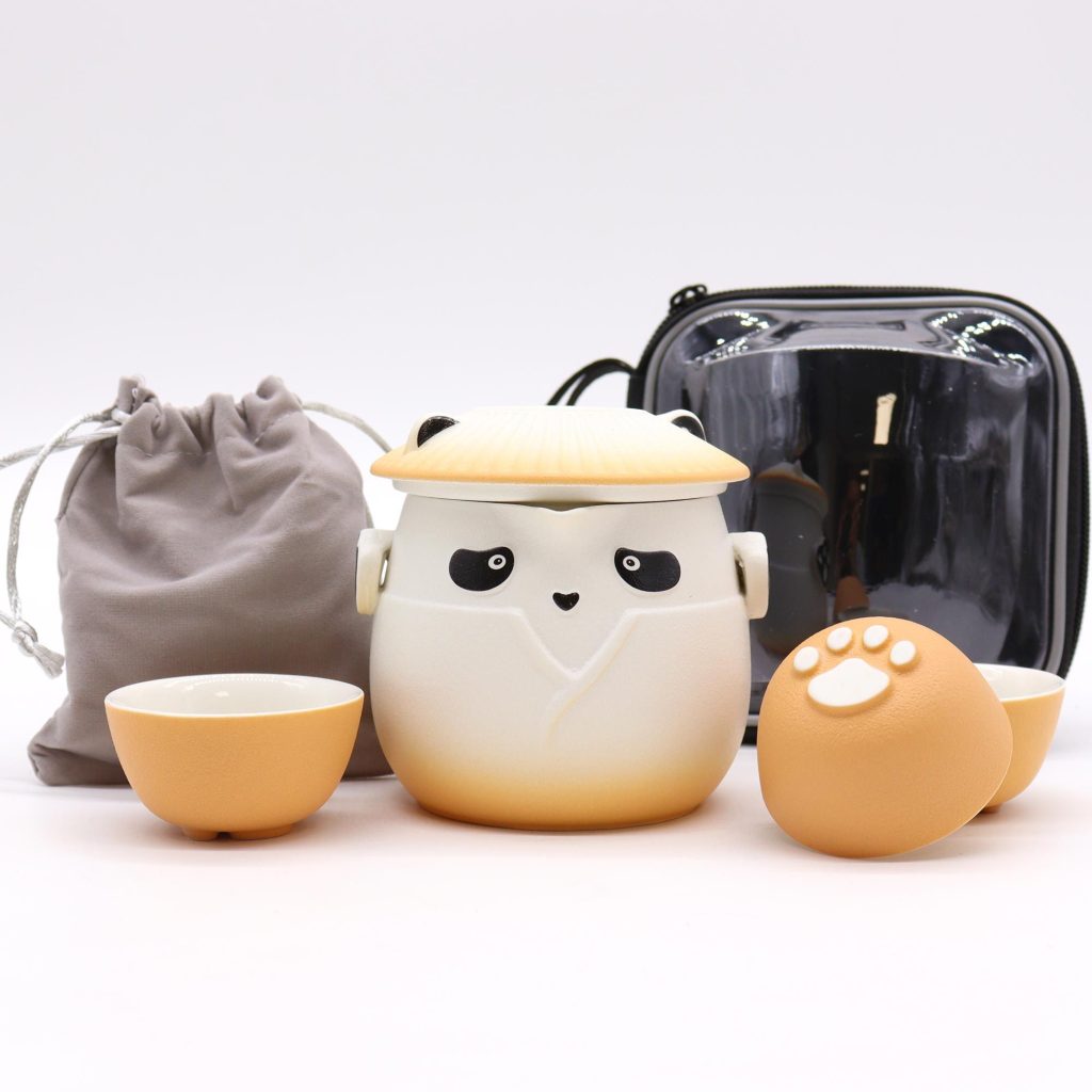 Service à thé trois tasses – orange, vue de profil, bec à gauche