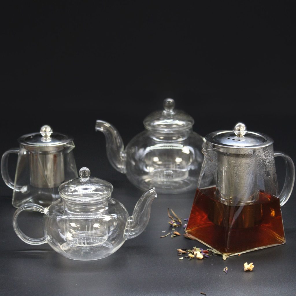 Théière en verre avec infuseur forme perle 400 ml, vue de trois quarts