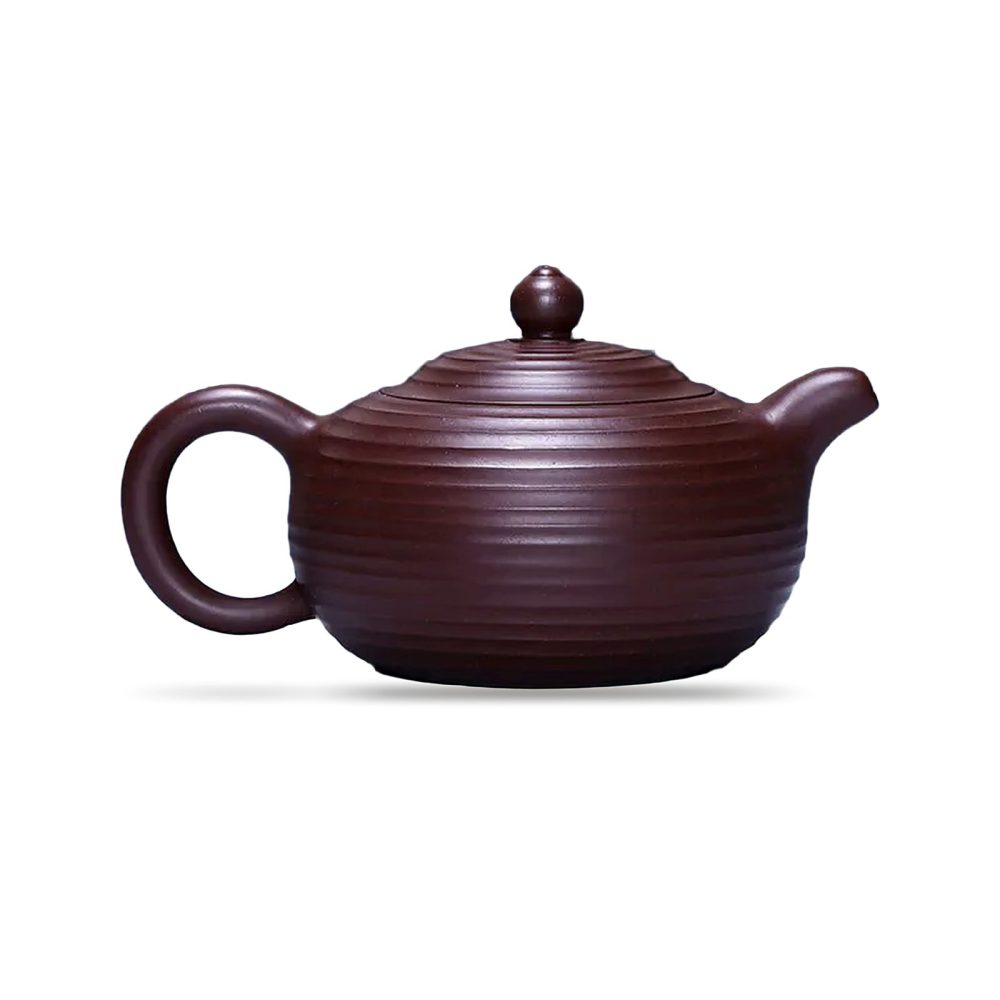 Théière de Yixing 250 ml — panse côtelée, filtre à boule, sur fond blanc