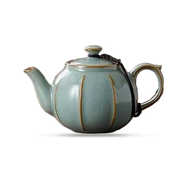 Théière en céramique Ru 210 ml — glaçure bleu ciel, sur fond blanc