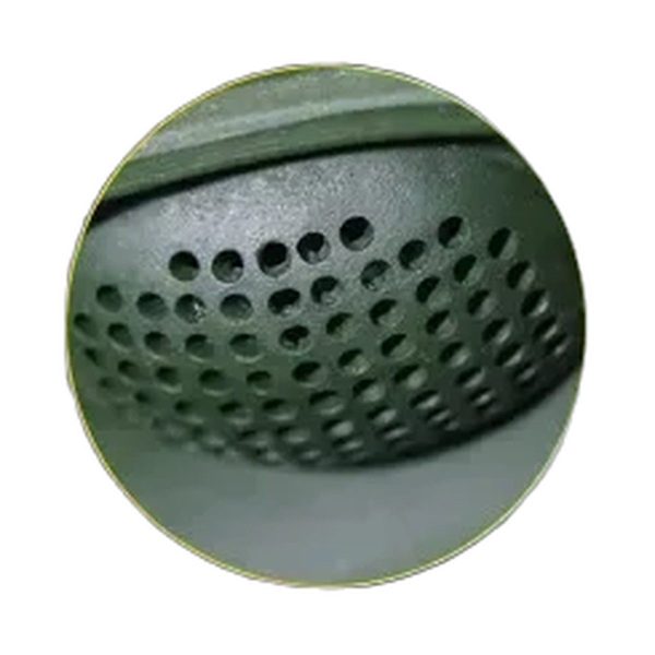 Le filtre à boule percée, monté à l'intérieur au départ du bec