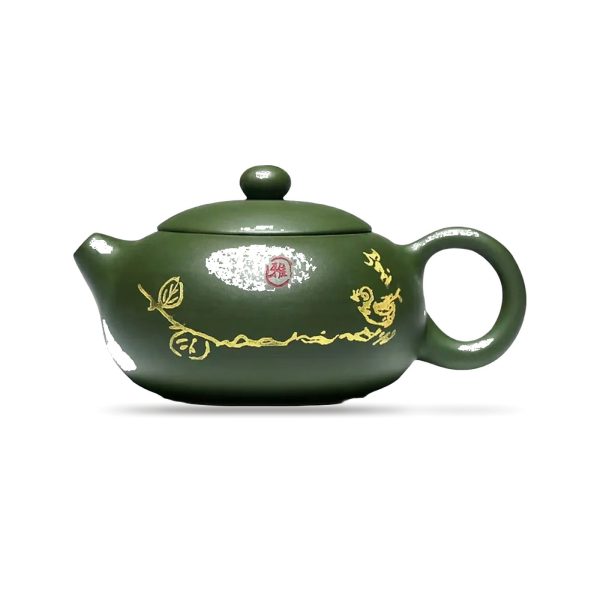 Théière de Yixing en argile verte, forme Xi Shi, décor peint à l'or et sceau rouge