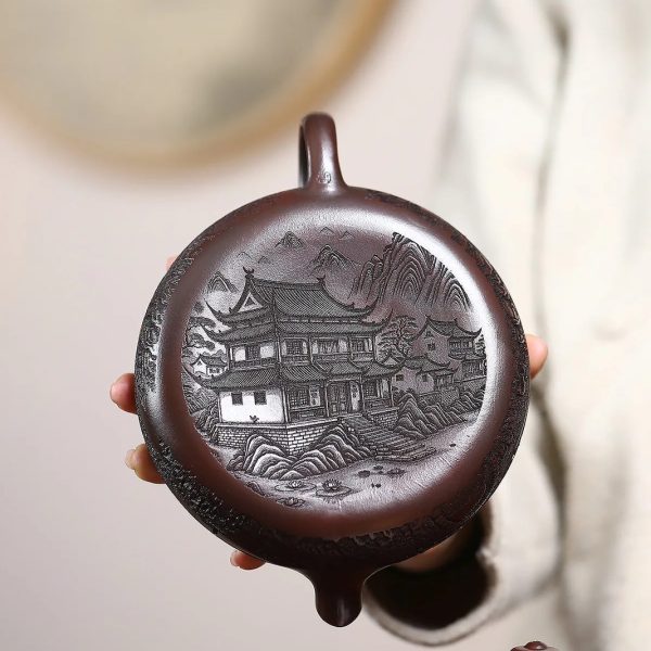 Dessous de la théière Yixing, paysage sculpté sur le fond